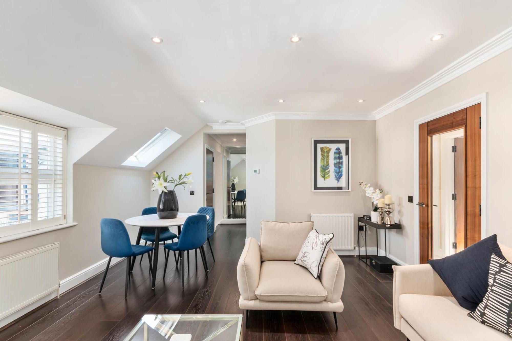 Weybridge - 2 Bed - Parking Apartment Luaran gambar